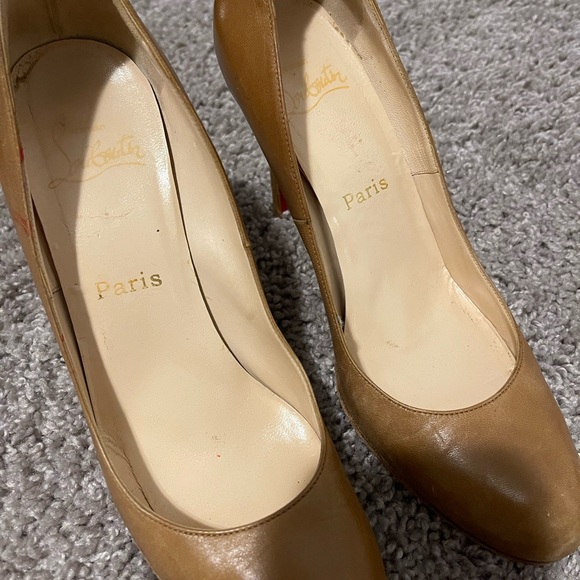 Christian Louboutin simple pump in Camel size 39 or 7.5 - Picture 10 of 11